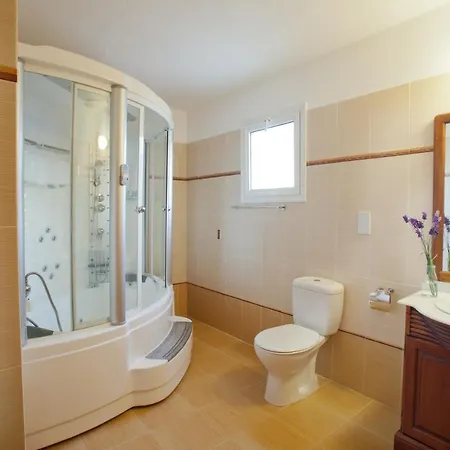 At Last You Can Rent The Perfect Luxury Close To The Beach, 1520 Βίλα Πρωταράς